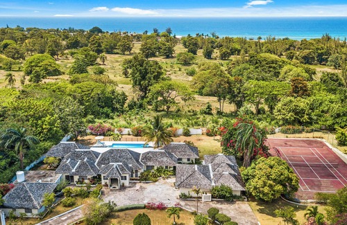 Runaway Bay Villa | Forever Summer Gorgeous 4BDR Villa