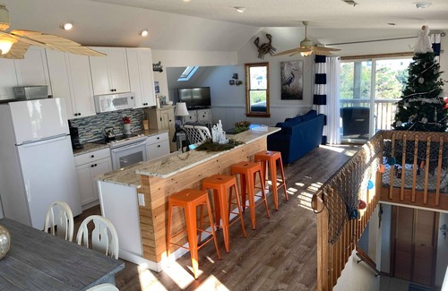 Whalehead Beach Cottage | Forget Me Knot Corolla Oceanside, 5 min walk to ocean, views, private, clean