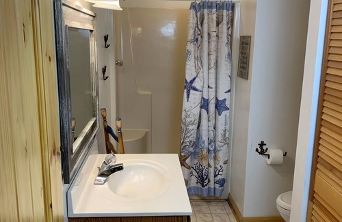 Whalehead Beach Cottage | Forget Me Knot Corolla Oceanside, 5 min walk to ocean, views, private, clean