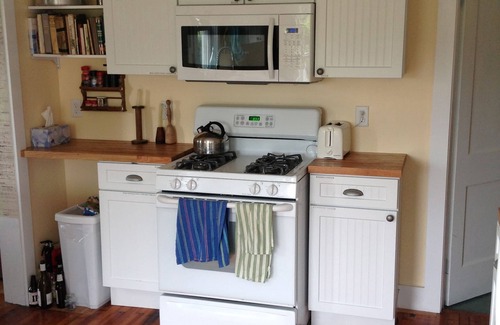 Surfside Cottage | Forget Shoes, Walk to Beach Barefoot with Kids and Grandkids