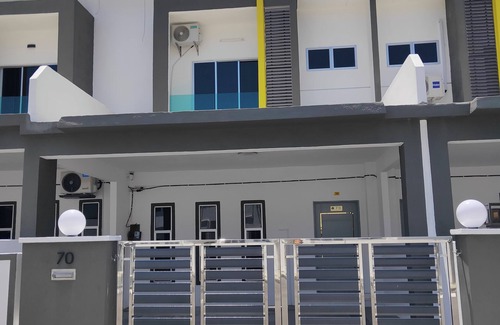 Pangkor Island Villa | ForgetMeNot Pangkor Homestay 70 小蓝花民宿 4-bedroom villa with WiFi, AC