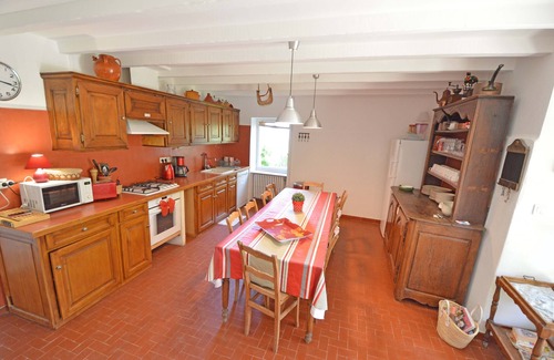 Viviers House | Former Ardèchoise farmhouse 12/14p 6 bdrms Private heated swimming pool not overlooked