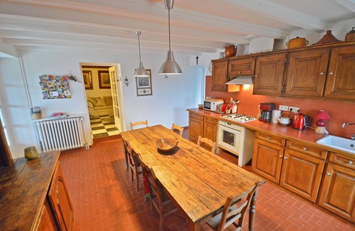 Viviers House | Former Ardèchoise farmhouse 12/14p 6 bdrms Private heated swimming pool not overlooked