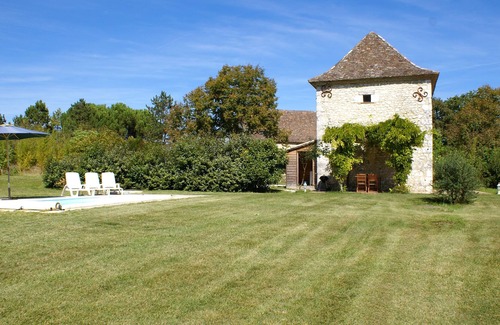 Conne-de-Labarde House | Former dovecote restores and supplies, with private pool