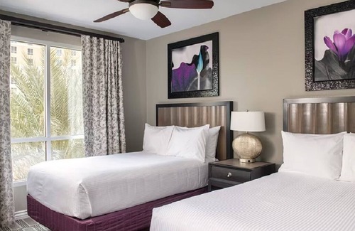 Las Vegas Resort | Formula 1 Racing Week Las Vegas 2024 at Wyndham Grand Desert 2BR Deluxe