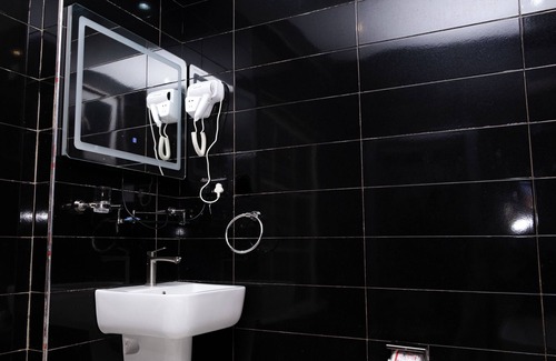 Oshodi-Isolo Hotel | Formula 2 Hotel and Suites