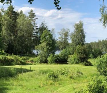 Astad House | Forrest cottage by the lake
