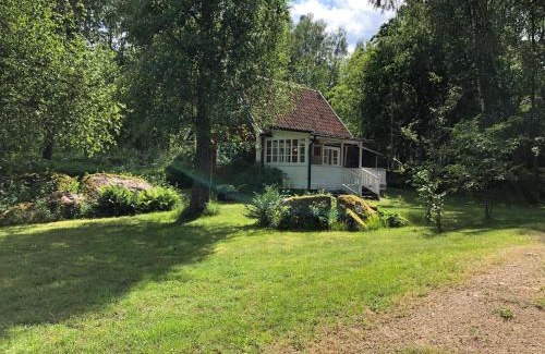 Astad House | Forrest cottage by the lake