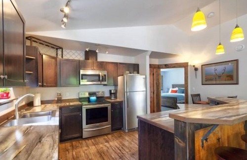 Talkeetna Ski Chalet | Forrest Glenn Chalet in Talkeetna, Alaska. Family Friendly, Near Denali National Park, Sleeps 8
