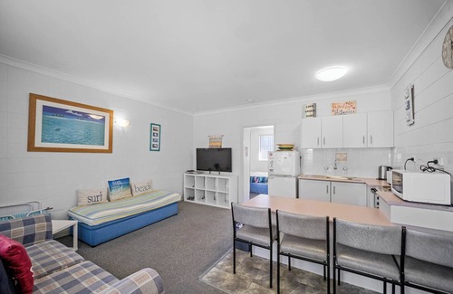 Forster Apartment | Forster Lodge 16: 1 BR, 0.5 BA in Forster, Sleeps 4