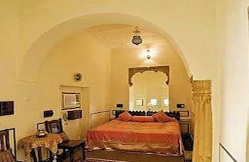 Bhinai Hotel | Fort Barli