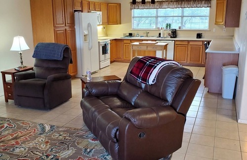 Brackettville House | Fort Clark Springs Barndominium with Covered Full Hook-up RV Space!