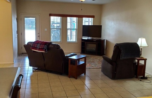 Brackettville House | Fort Clark Springs Barndominium with Covered Full Hook-up RV Space!