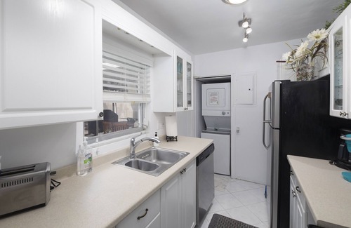 Dolphin Isles House | Fort Lauderdale Beach Villa With Pool, Walk to Beach, Perfect Beach Getaway