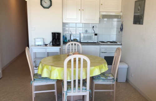 Fort-Mahon-Plage Apartment | Fort-Mahon-Plage: Cozy apartment by the sea, pets allowed, private parking
