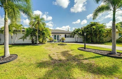 Villas Cottage | Fort Myers Bungalow - 12 Miles to the Beach!