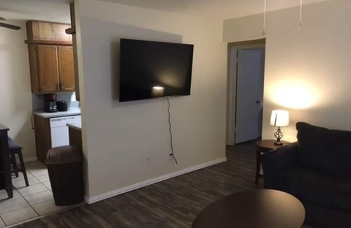 Lawton Apartment | Fort Sill visitor entrance half a mile!