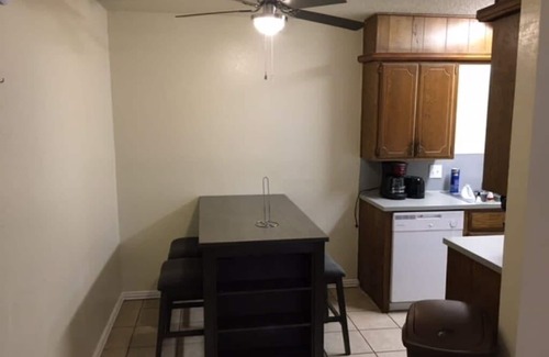 Lawton Apartment | Fort Sill visitor entrance half a mile!