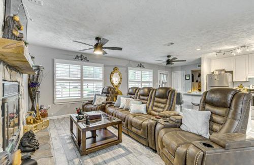 Wright House | Fort Walton Beach Home with Pool 5 Mi to Beach!