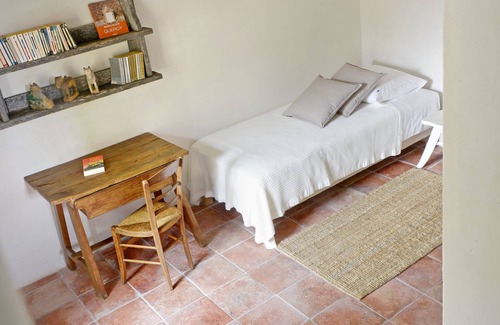 Montcuq House | Fortified house, rooms, calm and view in the Quercy Blanc