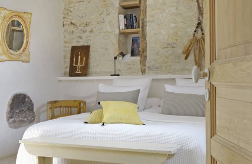 Montcuq House | Fortified house, rooms, calm and view in the Quercy Blanc