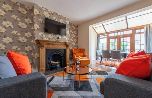 Shirley House | Fortified Stunning 5 Bedroom House - Croydon