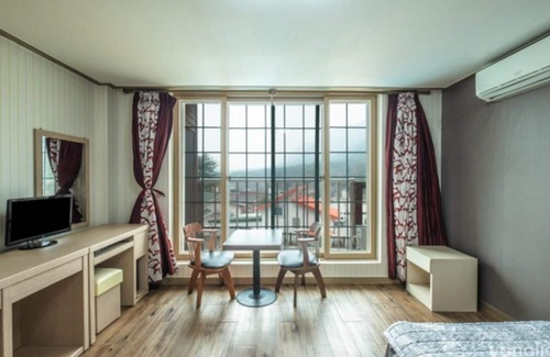 Pocheon House | Fortune Lake and Pine Pension