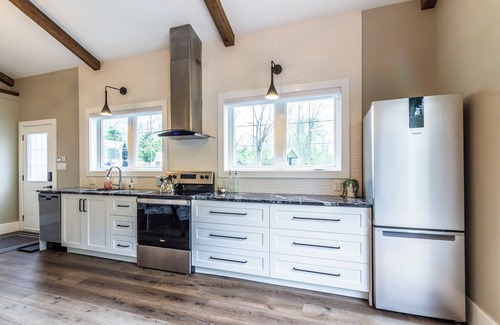 Normandale House | ForTwo guest house a place to relax, enjoy nature, beaches, trails, wineries.