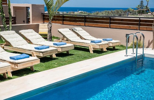 Galatas Villa | Fos Villa, a Luxe House with Private Heated Pool