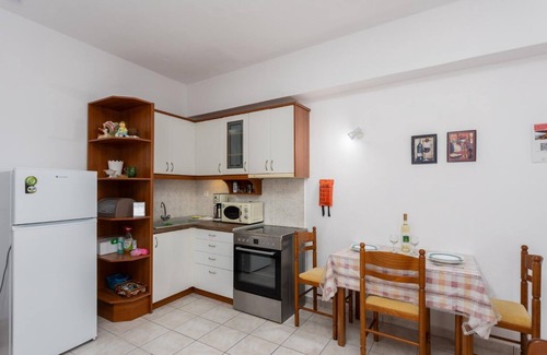 Katavolos Apartment | Fotini - One Bedroom Apartment, Sleeps 4