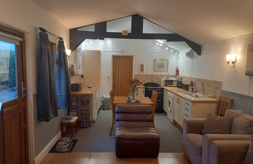Bromham Cabin | Found at the foot of Roundway Hill with it's own secluded garden. Pet friendly.