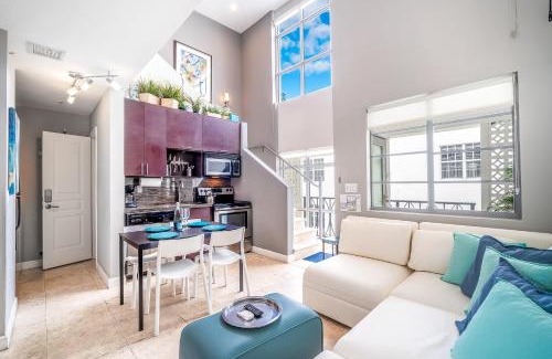 South Pointe Apartment | Fountain condo 2 story Pool BBQ Balcony