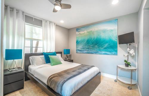 South Pointe Apartment | Fountain condo 2 story Pool BBQ Balcony