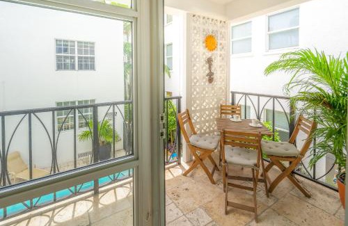 South Pointe Apartment | Fountain condo 2 story Pool BBQ Balcony