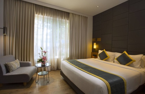 JP Nagar Hotel | Fountain Tree by TGI