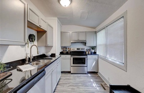 Fountain Square House | Fountian Square Dream Home - Near Downtown Indy - Free Parking