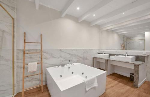 Castelnau-de-Levis House | Four à pain - Domaine Terra Rosa