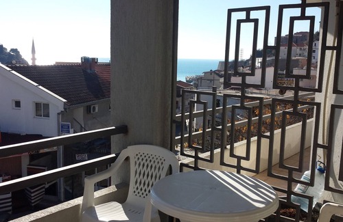 Rana Bed & Breakfast | Four bedded room with sea view terrace
