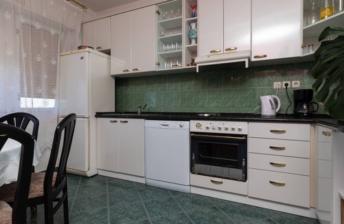 Jesenice Apartment | Four-bedroom apartment with terrace and sea view Sumpetar, Omiš (A-9436-a)