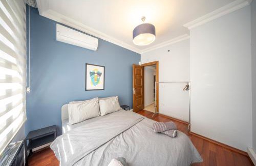 Gumussuyu Mahallesi Apartment | Four Bedroom Apartment in Taksim, 4ACs, ülk 2