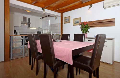 Punat Apartment | Four-bedroom apartment with terrace and sea view Punat, Krk (A-5328-a)
