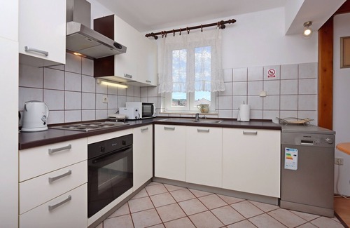 Punat Apartment | Four-bedroom apartment with terrace and sea view Punat, Krk (A-5328-a)
