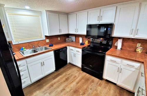 Holiday Island Condo | Four-bedroom condo with three KING BEDS, two twin beds. Three full baths.