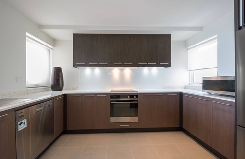 Airlie Beach Apartment | Four Bedroom Five Bathroom Two Level Top Floor Luxe Spa Penthouse
