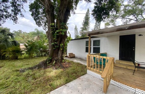 Tampa House | Four Bedroom Home Close to the Stadium