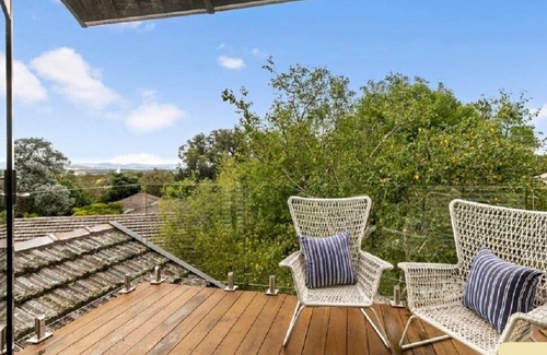 Ainslie House | Four-bedroom house with city view in Central Canberra