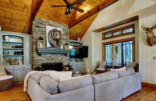 Cashiers House | Four Bedroom Trillium Home Overlooking the 14th Fairway - Fairway To Heaven