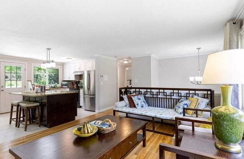 Kent House | Four Bedroom Two Bathroom House Stylish Two Story Clean Spacious Modern Quiet