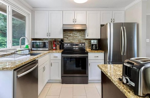 Kent House | Four Bedroom Two Bathroom House Stylish Two Story Clean Spacious Modern Quiet