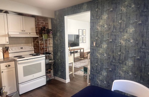 Western Addition Apartment | Four Bedrooms near UW Cap Hill and Arboretum